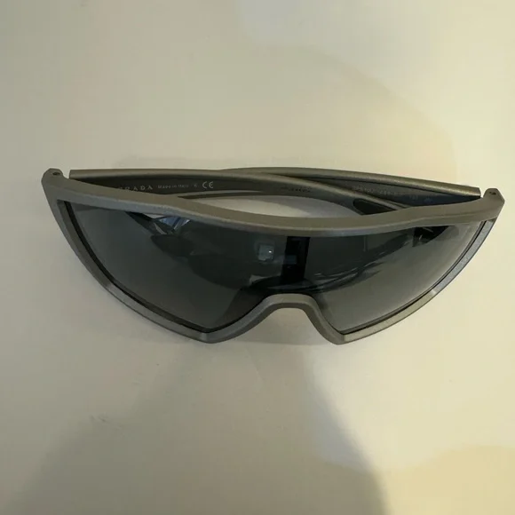 Prada LINEA ROSA sunglasses - Picture 1 of 4